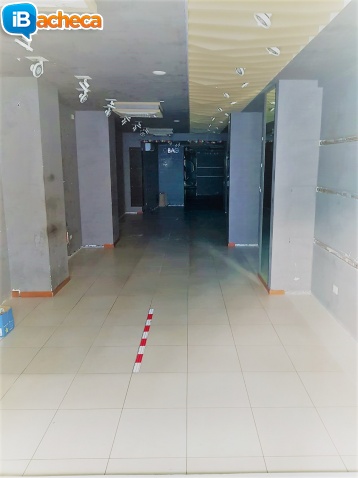 Immagine 2 - Vendesi locale Commercial