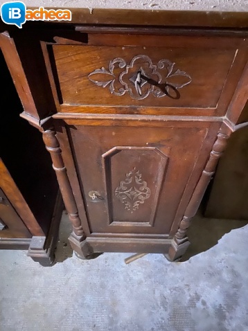 Immagine 3 - Antico Comodino