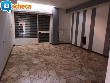 Immagine 1 - Negozio su strada