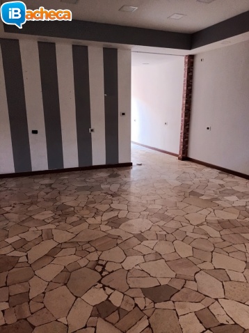 Immagine 3 - Negozio su strada