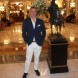 Uomo Generoso cerca bull - immagine 1